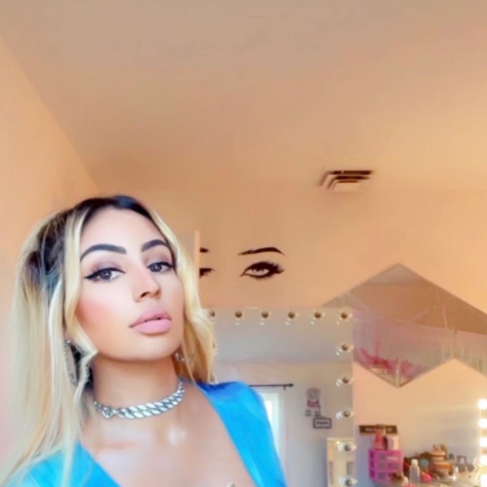 Meet your Posher, Salihah